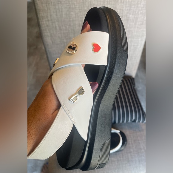 KARL LAGERFELD PARIS Tilda Graphic Pin Sandals NWOT - Picture 10 of 11